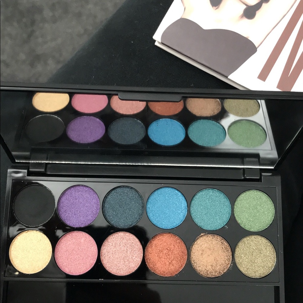 2 sleek eyeshadow palettes